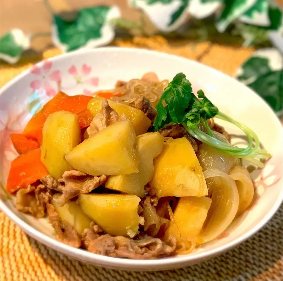 まるちゃんの料理 韓国風❓焼肉のタレで肉じゃが😊|あゆさん