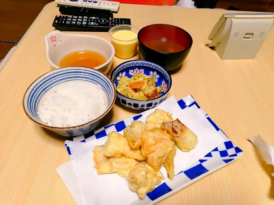 とり天　ちくわ天
カレー味のけんちょう
ごはん
あごだしの赤だし　豆腐とわかめ
失敗したプリン|ariyo4200さん