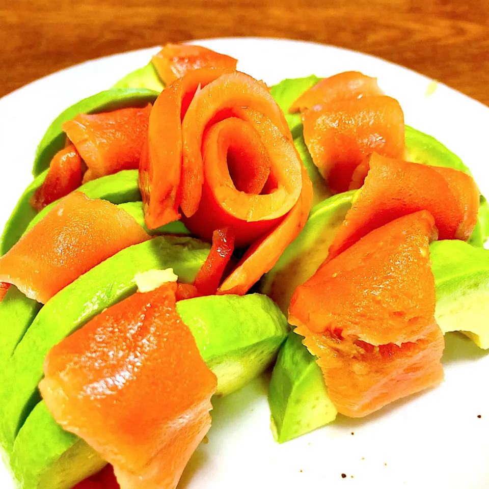 Snapdishの料理写真:アボカド🥑とスモークサーモンの飾りサラダ🥗|まいりさん