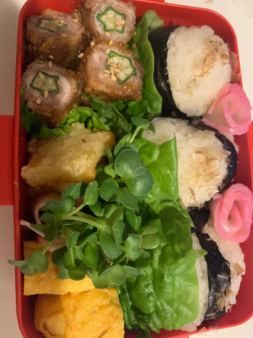 オクラ肉巻き&焼きたらこ入りおむすび弁当|けいたむさん