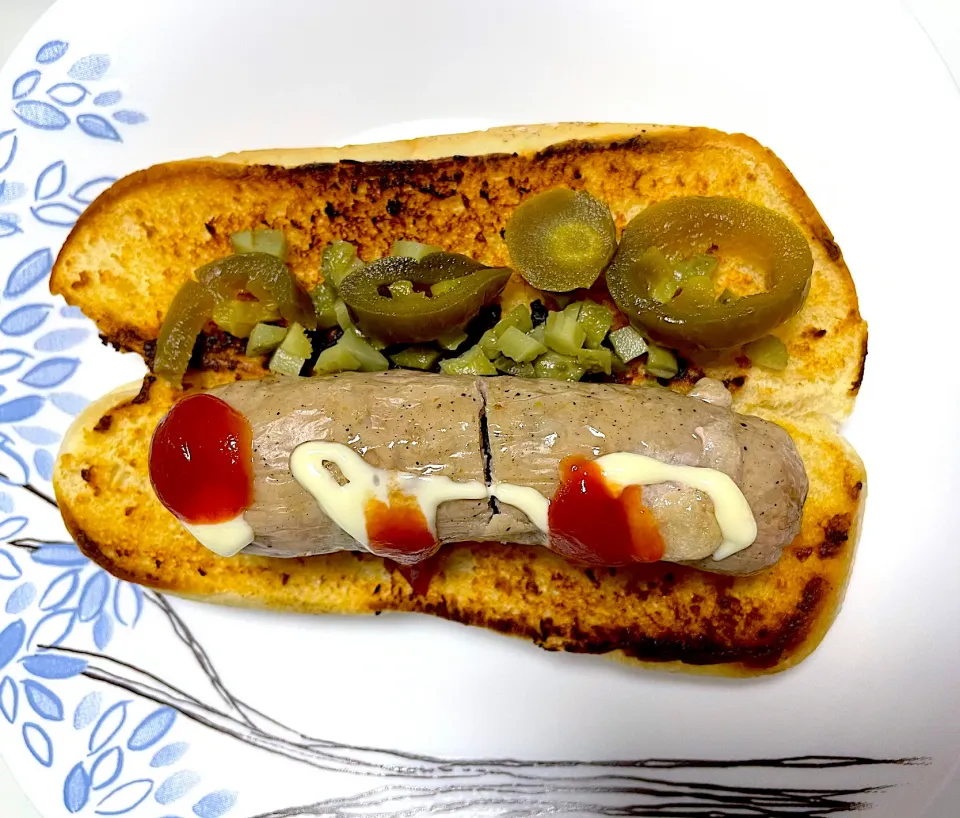 Pork and fennel dog with cornichons, jalapeño peppers, ketchup and Mayo.|Ong Sor Fernさん