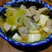 Snapdishの料理写真:Tofu and Seaweed Soup|Tananwadeeさん