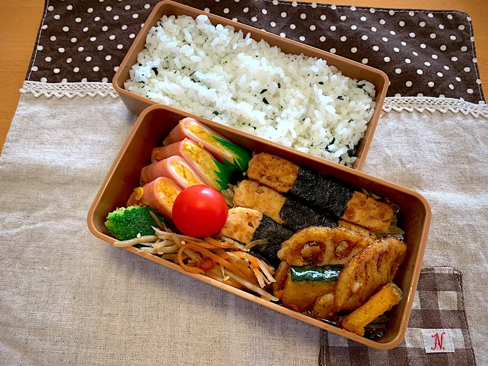 豆腐バーグ磯辺巻😊ハム卵焼き🥚きんぴら🥕蓮根かぼちゃ甘酢🎃🥦🍅ワカメご飯🍚|あやこさん