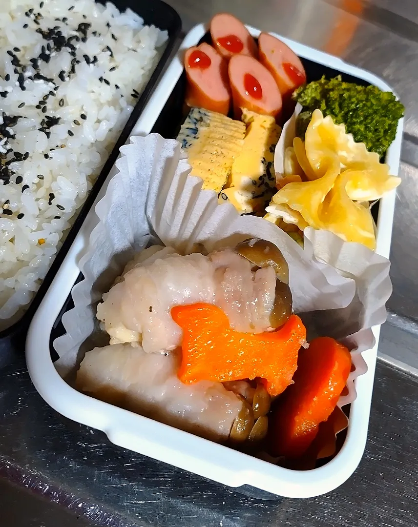 Snapdishの料理写真:旦那弁当　2021/2/9

しめじの肉巻き
にんじんのグラッセ
ひじきのオムレツ
ウインナー
マカロニサラダ+ブロッコリー|ユキヨメ♪さん