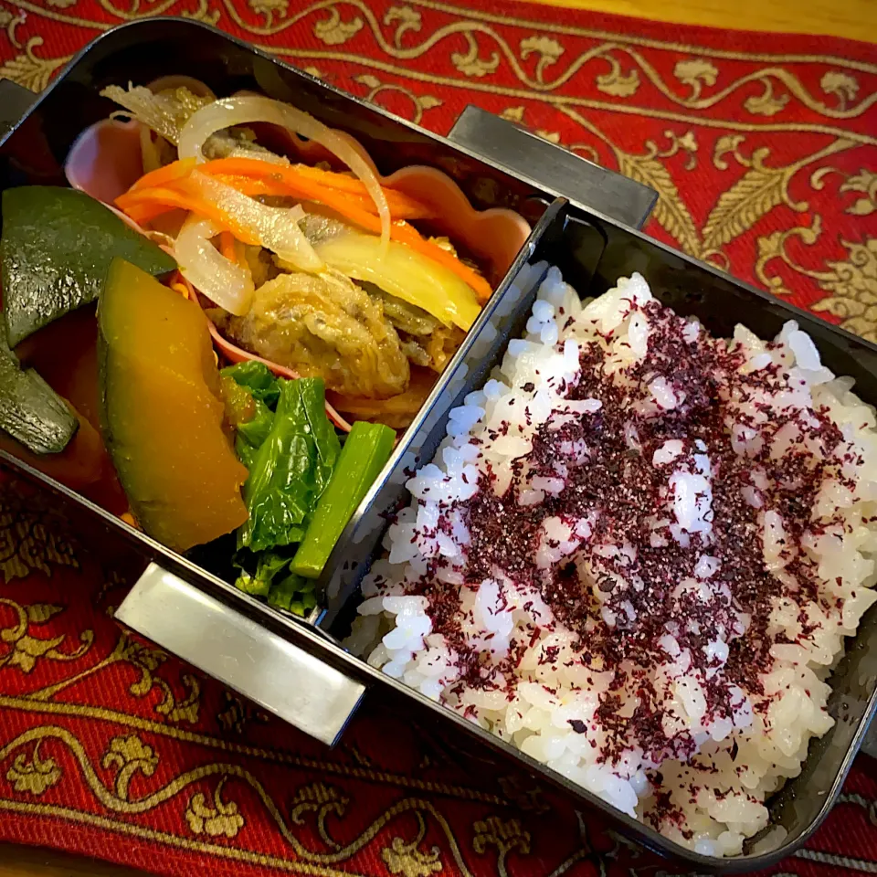 Snapdishの料理写真:鯵の南蛮漬けと、南瓜の煮物と、菜の花のおひたし弁当|もえさん