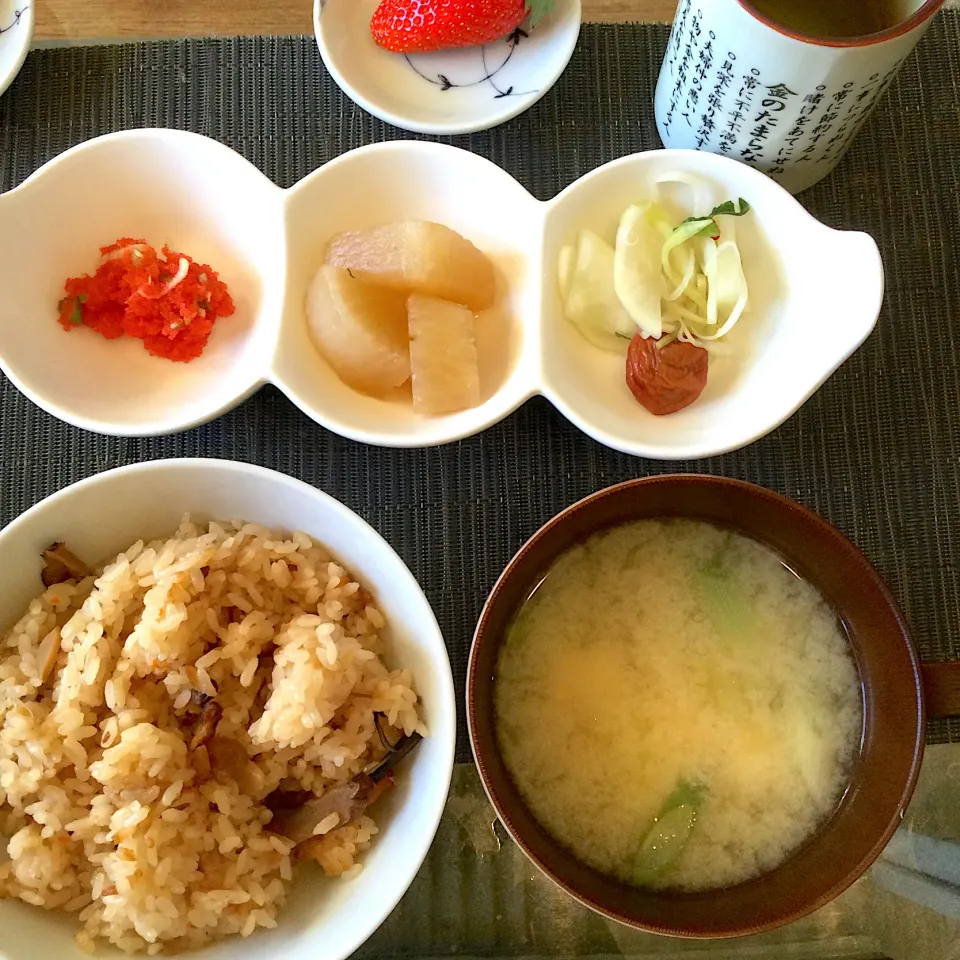 2021年2月8日　男前美容師の手作り朝ごはん　釜飯と豆腐味噌汁∠( `°∀°)／|Booパパさん