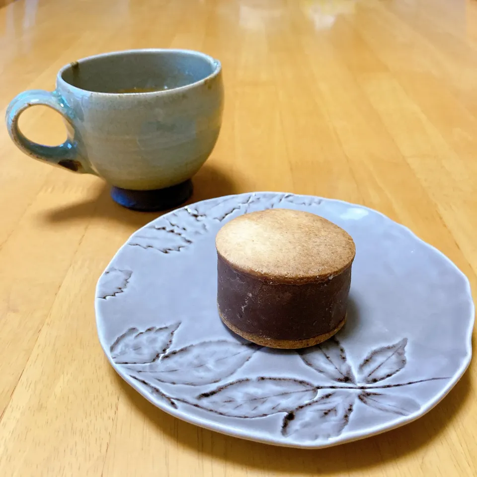 チョコレートとアプリコットオレンジの　バターサンド☕️|ちゃみこさん