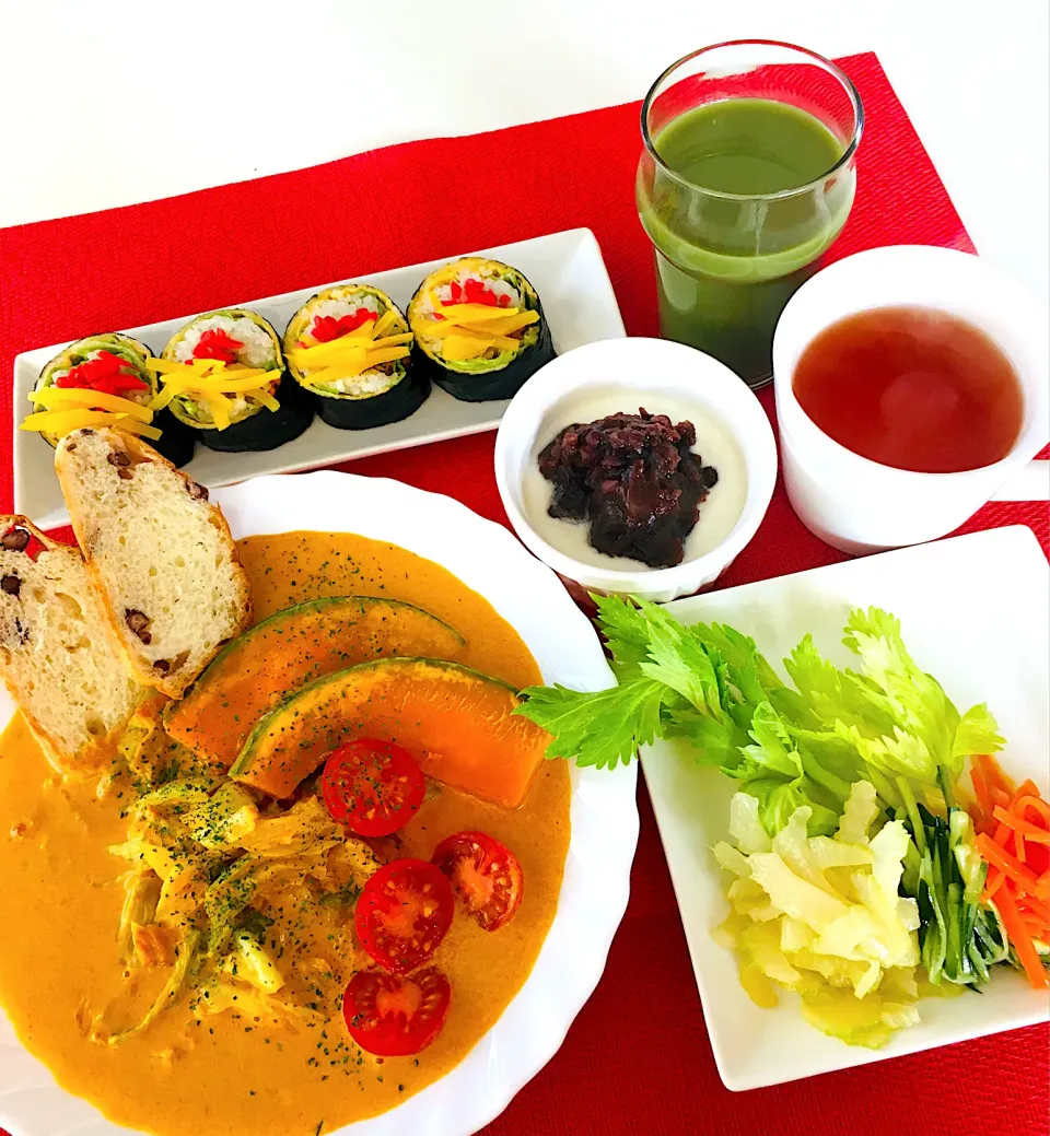 Snapdishの料理写真:朝カレー183日目😋💖スープカレー、キャベツ南瓜ミニトマト🍅小豆パン🍞セロリ胡瓜🥒人参🥕ナムル😋海苔巻き^_^😋豆乳青汁、粒あんヨーグルト😋玉葱皮茶🧅食べ過ぎました笑笑💪|HAMI69さん