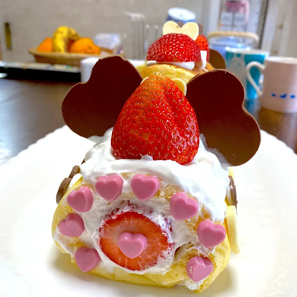 バレンタインロールケーキ🍓🍓🍓|ソーニ( ◠‿◠ )ママさん