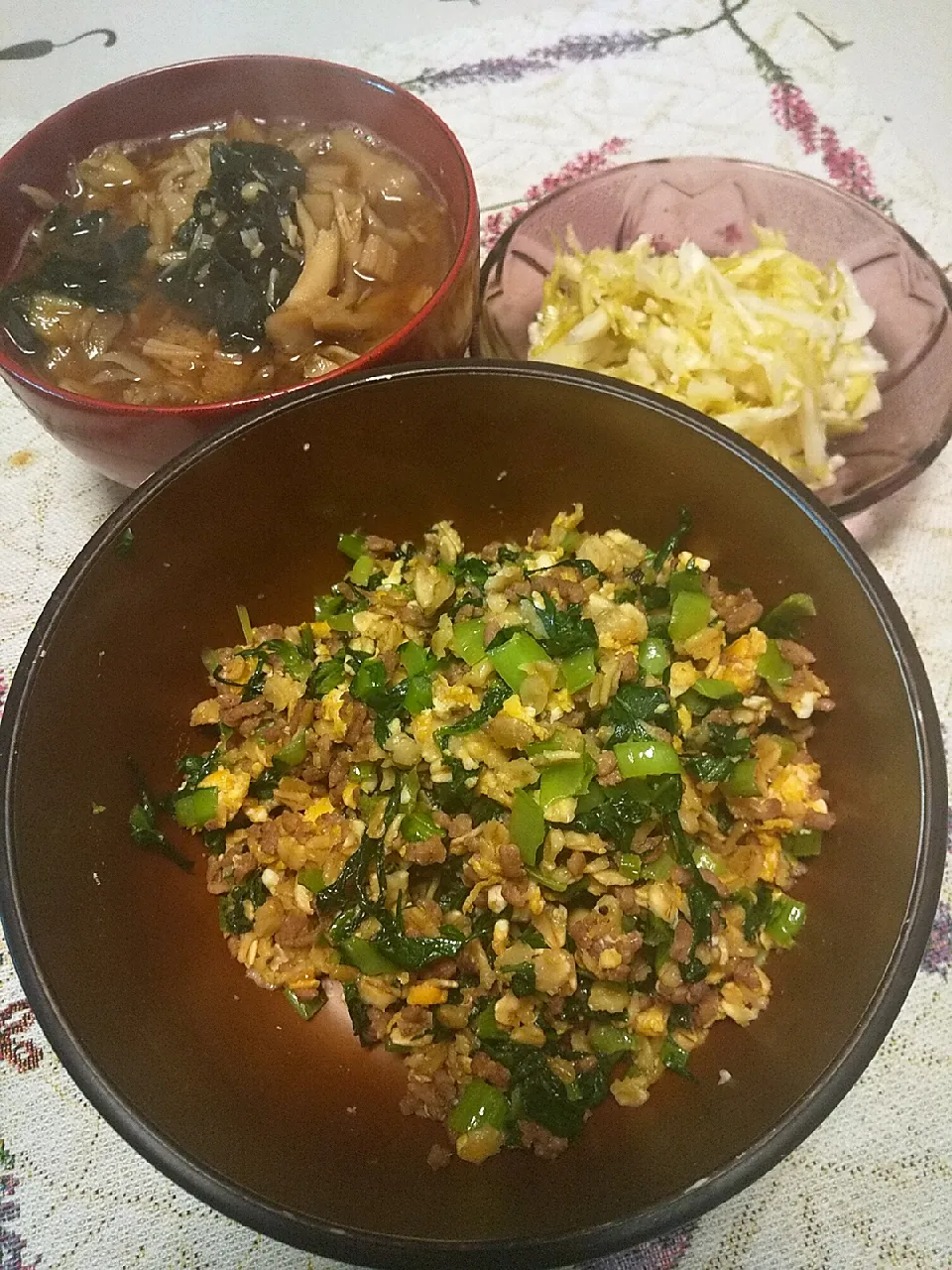 今日のお昼
※ひき肉と小松菜のオートミール炒飯
※きのことワカメのお味噌汁
※酢キャベツ|れあMIXさん