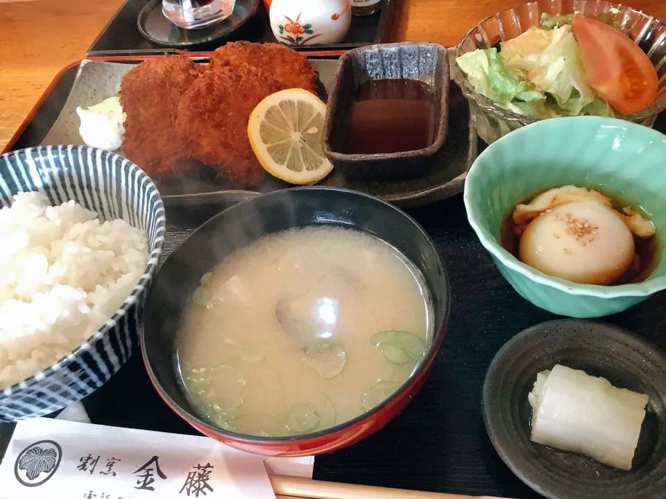 今日はトンカツ定食を食べよう😋|アライさんさん