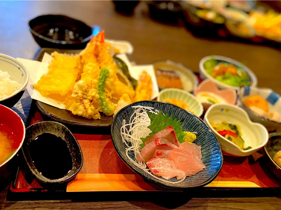 泉大津 みかん さん 天ぷら定食🥢|ナナさん