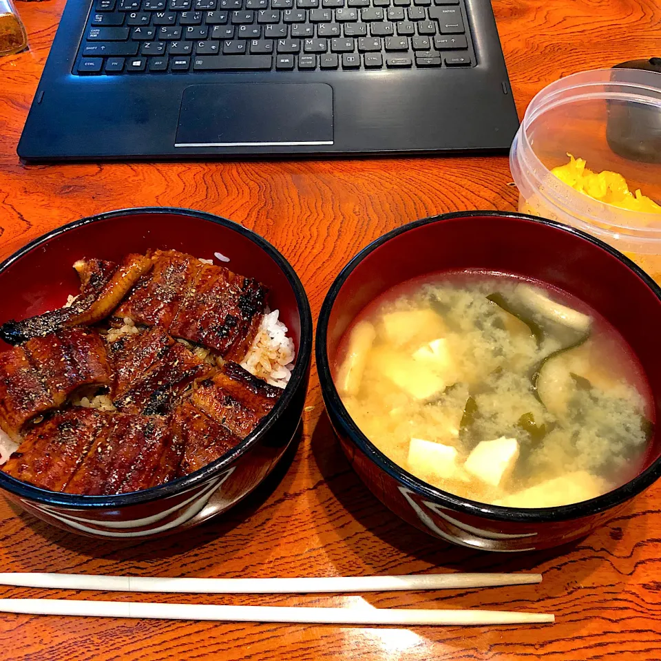 テレワークなので、昨日の残りの鰻丼😋👍|すかラインさん