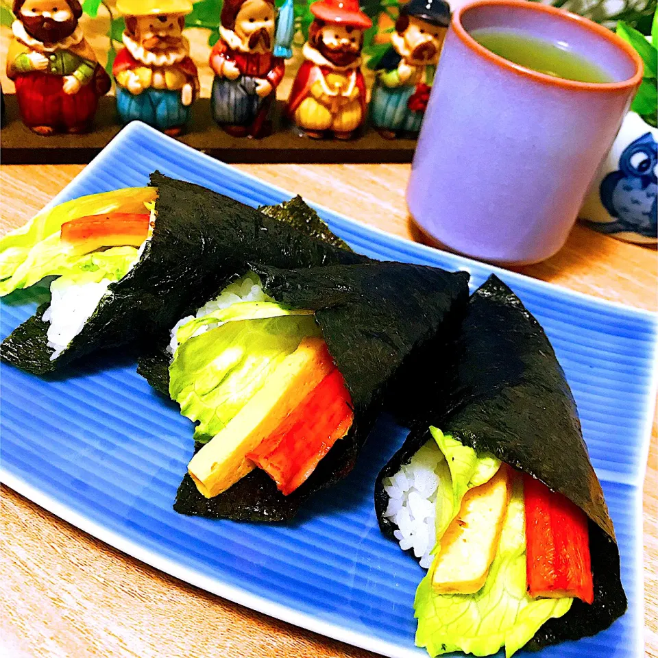 寿司メニュー第二弾　🥗🍣サラダ手巻き寿司　いただきま〜す。😋　　　　簡単なのでたまには皆さんも作ってみては如何ですか。|Sの食卓さん