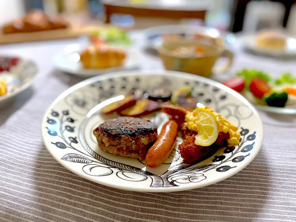 Snapdishの料理写真:ハンバーグと海老フライのプレートごはん|ゆかりさん