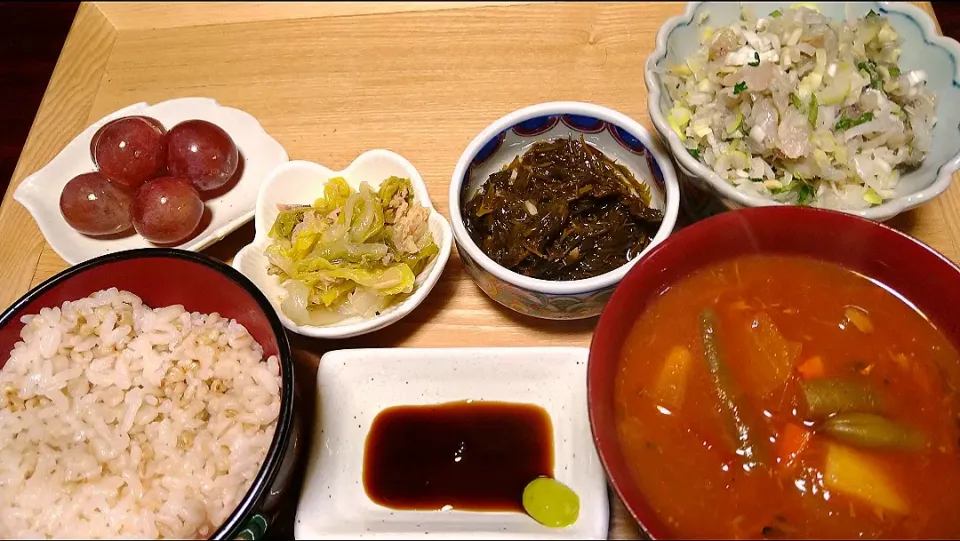 2月10日朝ごはん
･アジのたたき
･ギバサ酢の物
･白菜シーチキン
･鯖缶トマトスープ
･生姜押麦ごはん
･ぶどう|田舎暮らしごはんさん