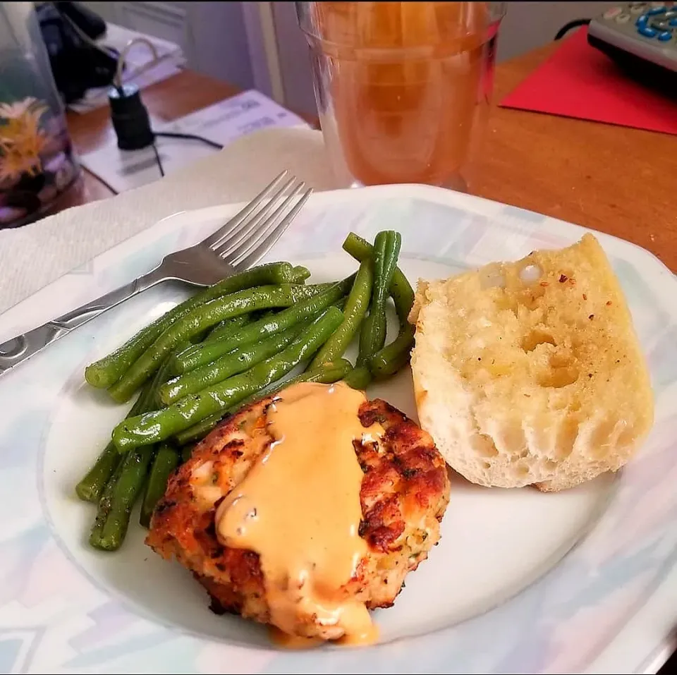 CRUSTY FRENCH BAQUETTE WITH FISH CAKE AND BAKED GREEN BEANS AT THE SIDE|The Forbidden Ravioliさん