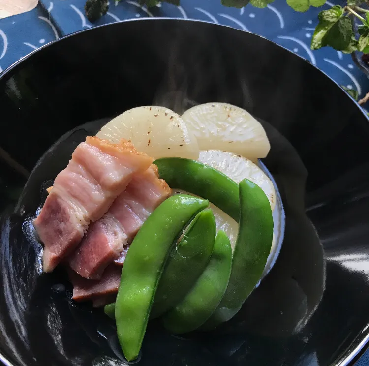 Snapdishの料理写真:🌿焼き大根とベーコンのフライパン煮物🍳|Hollyさん