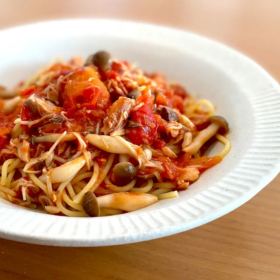 在宅ワークの今日は鯖缶とキノコの絶品トマトパスタ＊|yu papaさん