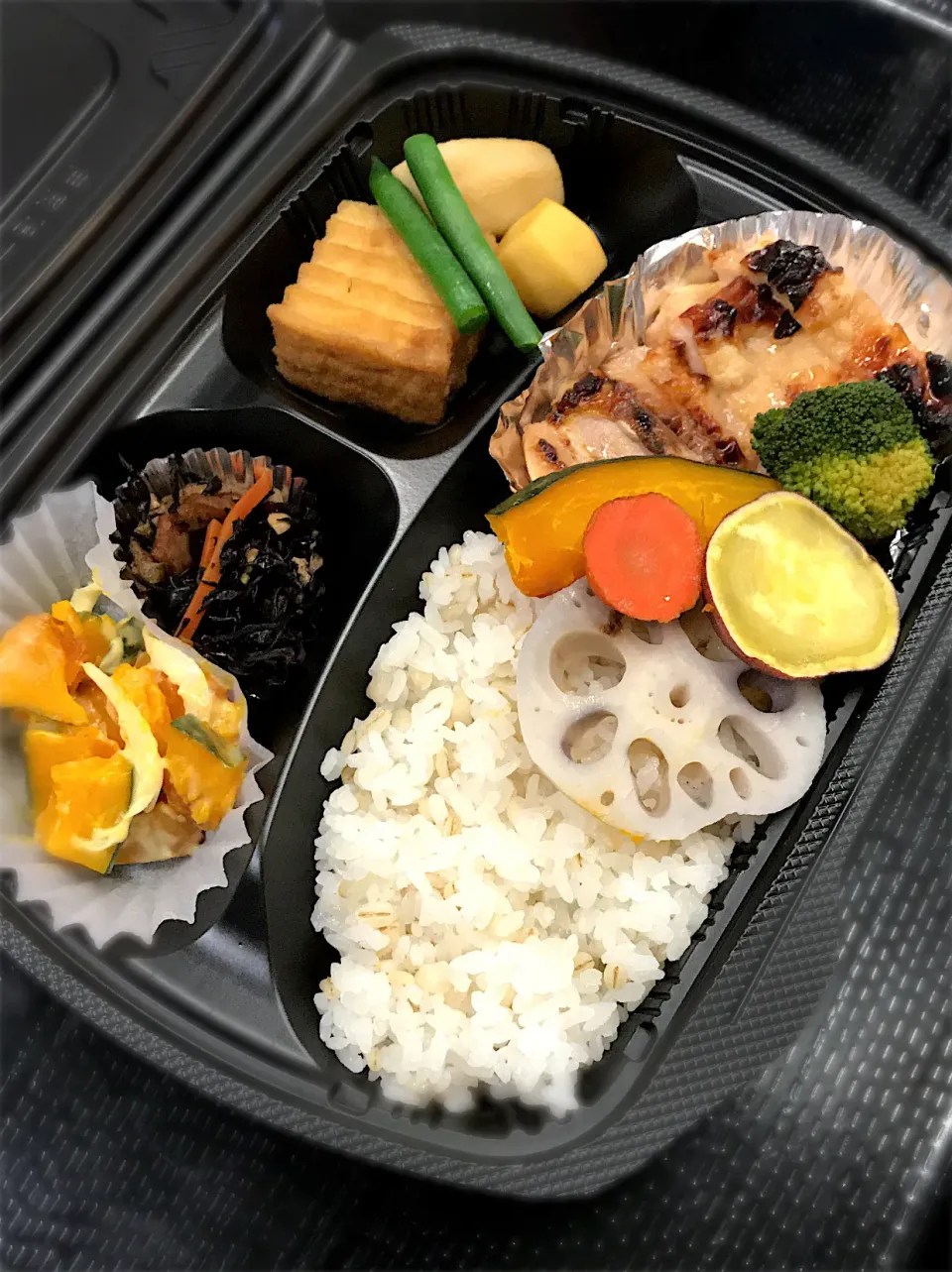 彩弁当　900円税別|料理長さん