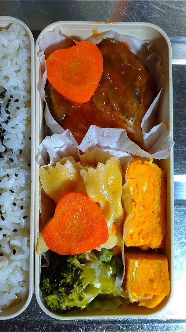 旦那弁当　2021/2/10

タラチリ
にんじんのグラッセ
玉子焼き
マカロニサラダ+ブロッコリー|ユキヨメ♪さん