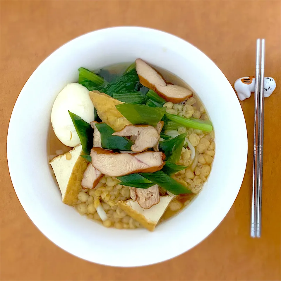 Tonight’s dinner: udon with egg and smoked chicken + vegetables and tofu, itadakimasj|MI 「いどりす」さん