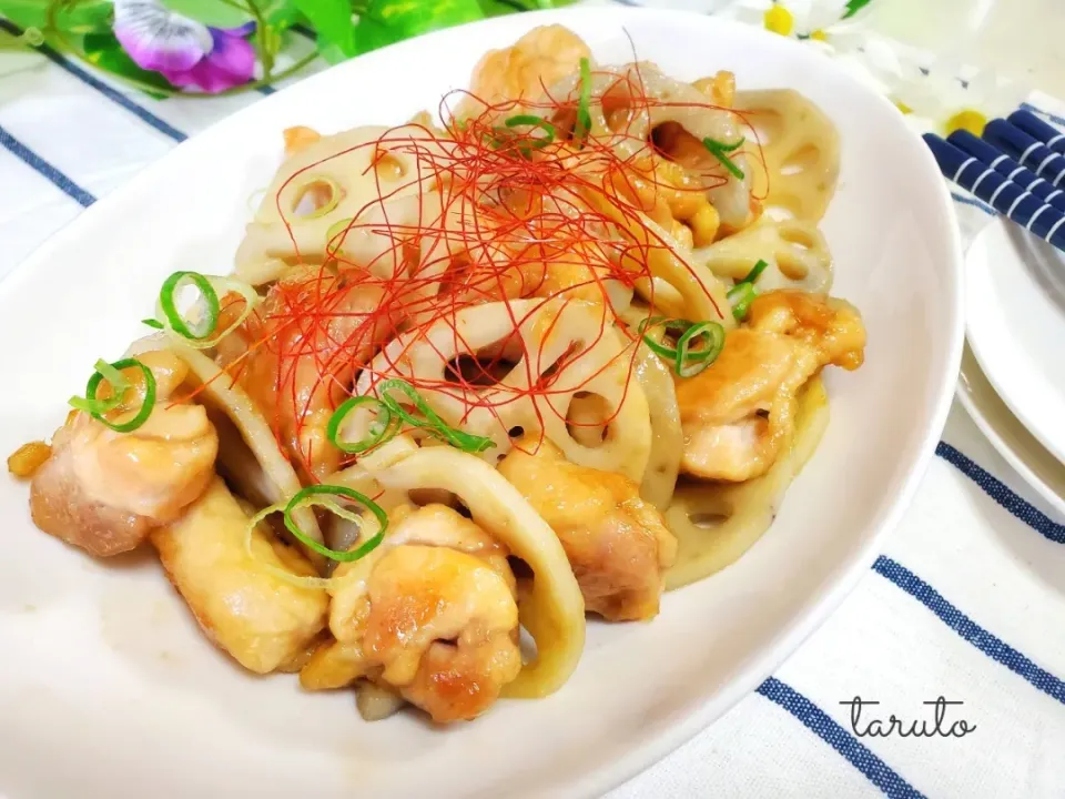 バター香る🍃✨
鶏肉とレンコンのササッと炒め😋🍴🎵|taruto⭐️さん