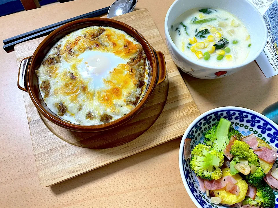 Snapdishの料理写真:カレードリア、白菜のミルクスープ、さつまいもとブロッコリーのサラダ|みーさん