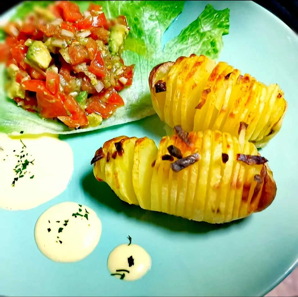 Fächerkartoffel - Swedish Hasselback Potatoes,
With Seasoned Tomato-Cream Cheese Salad And Mayonnaise|The Forbidden Ravioliさん