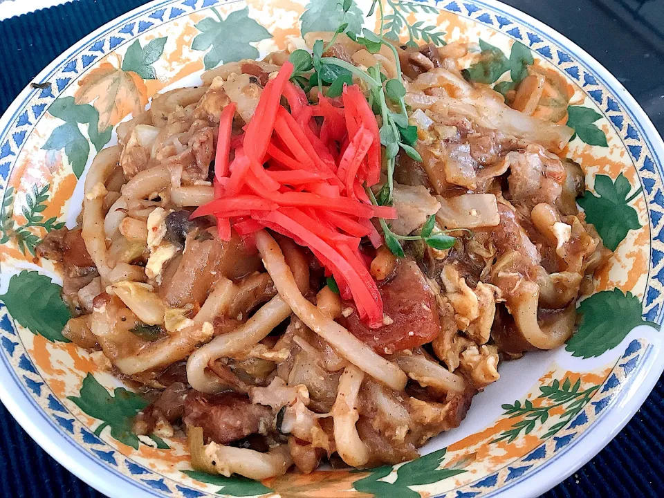 これは美味い😋「焼きカレーうどん」新作❣️|アライさんさん