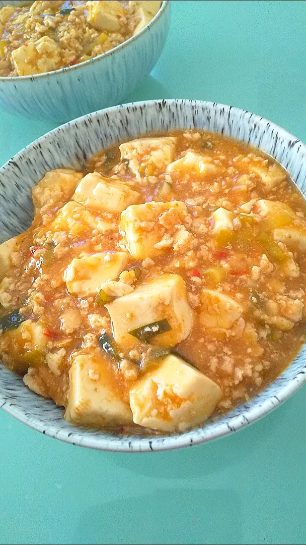 今日のランチは麻婆丼❗️|かずにゃさん