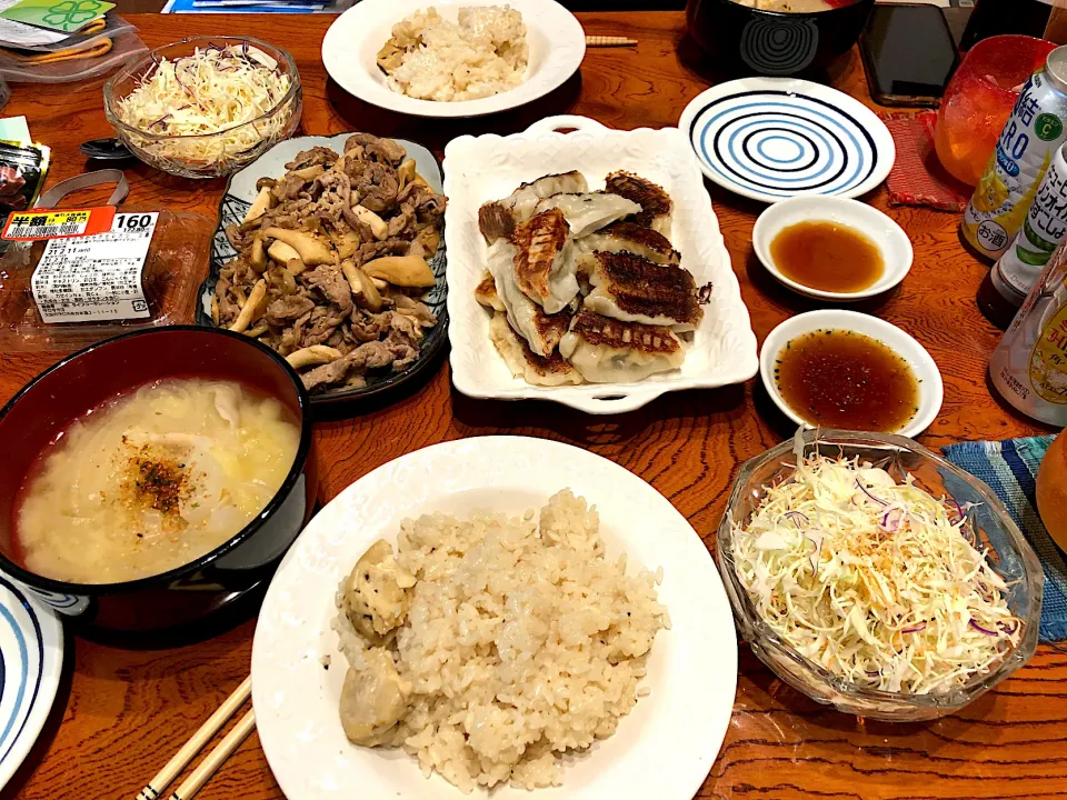 ギョウザ、豚肉とキノコのバター炒め😋|すかラインさん