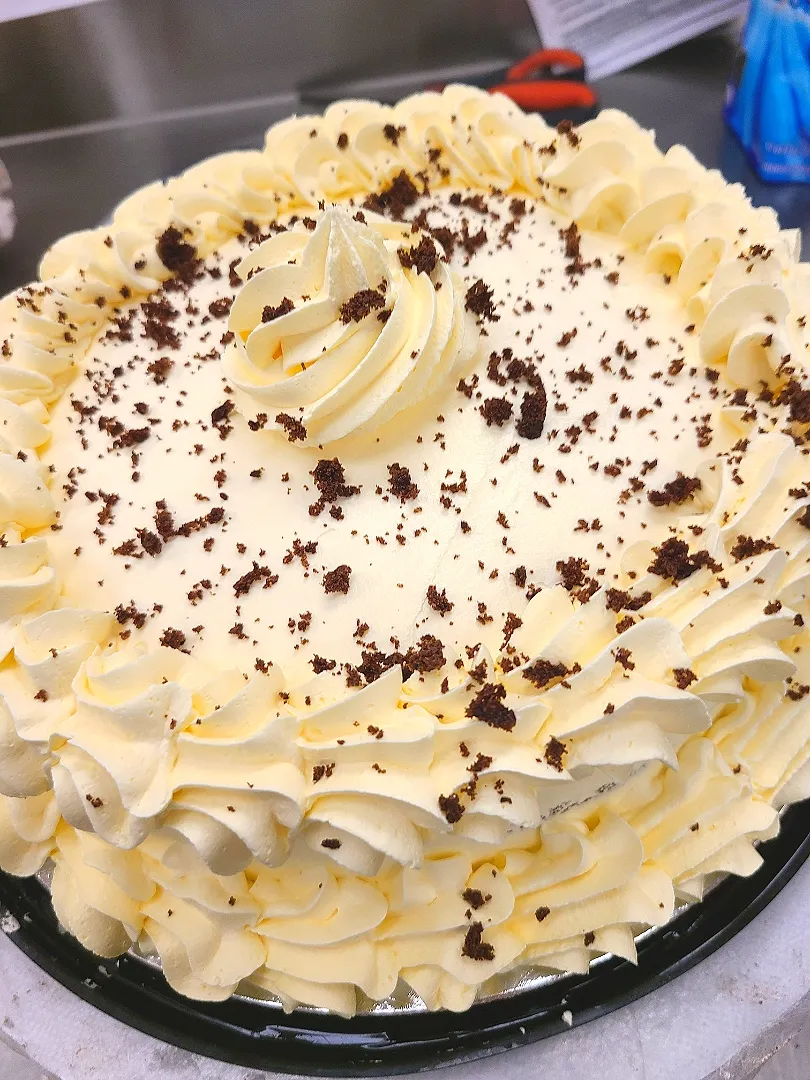 Red Velvet cake with Whipped buttercream frosting with chocolate cake crumbles|TKさん