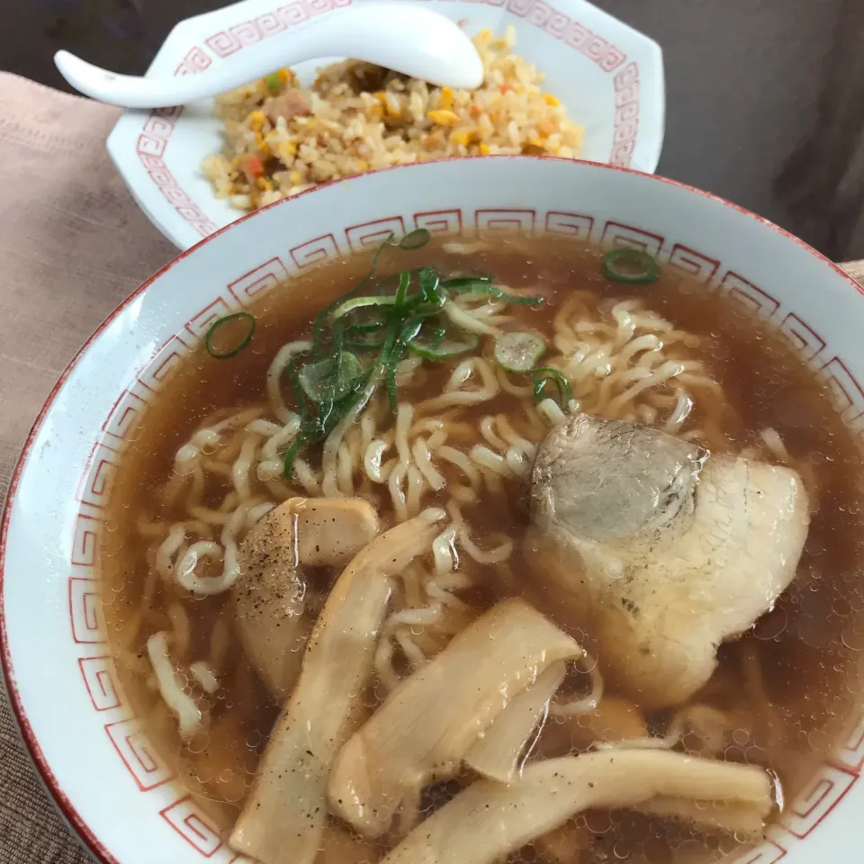 幸楽苑の醤油ラーメンと半チャーハン|純さん