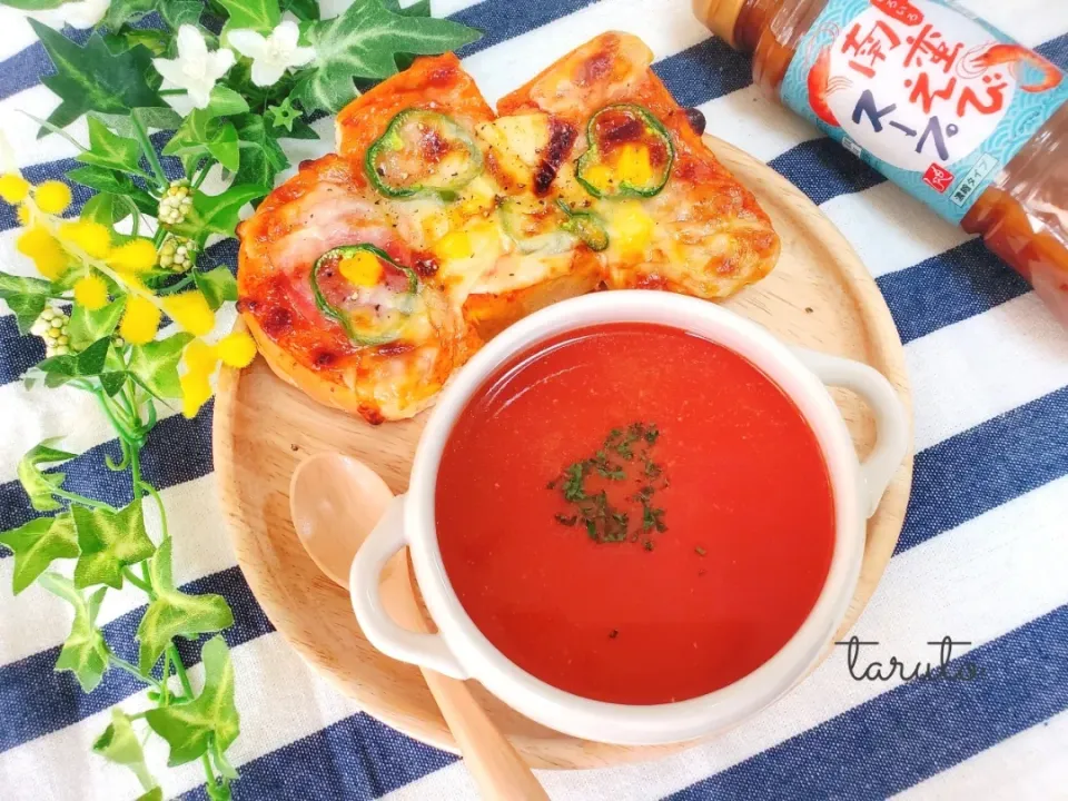 朝ごぱん😋🍴
ピザトースト🍕とトマト缶で海老ビスク🍅🦐✨|taruto⭐️さん