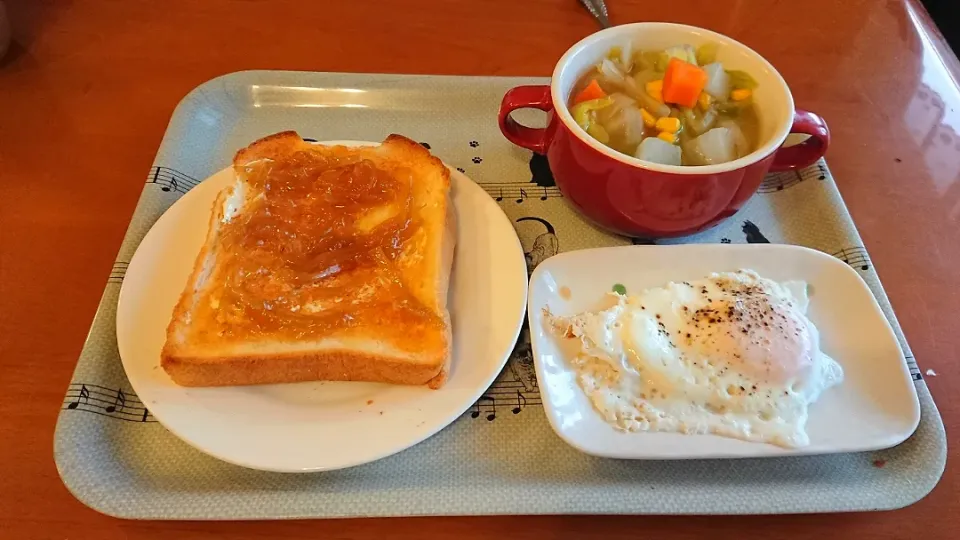 Snapdishの料理写真:☆レモンジャム トースト🍞
☆コンソメスープ☕
☆目玉焼き🍳|chikakoさん