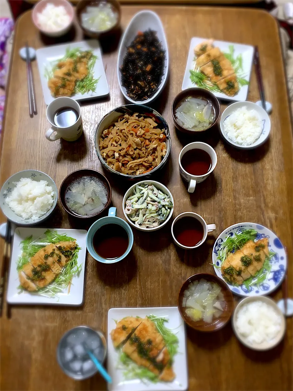 油淋鶏・鶏皮梅子・ひじきの煮物・切り干し大根の煮物・中華スープ・ご飯|ちびろ菌さん