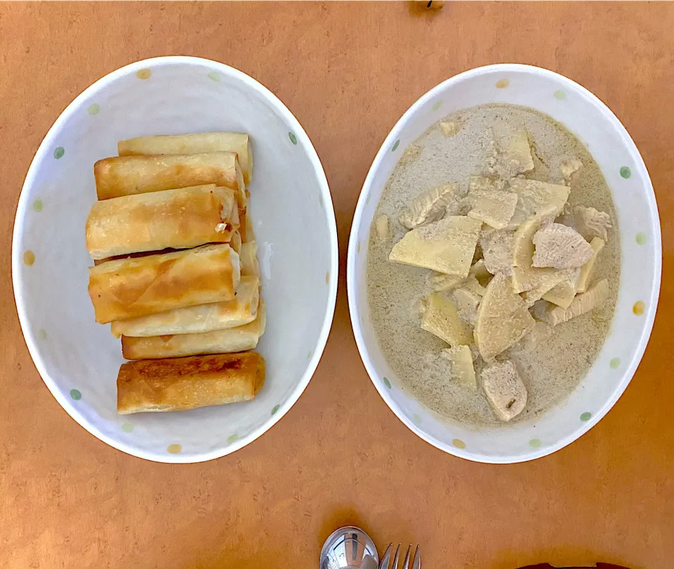 Dinner to celebrate chinese new year: indonesian opor ayam (white chicken curry) with vegetables harumaki, happy chinese year|MI 「いどりす」さん