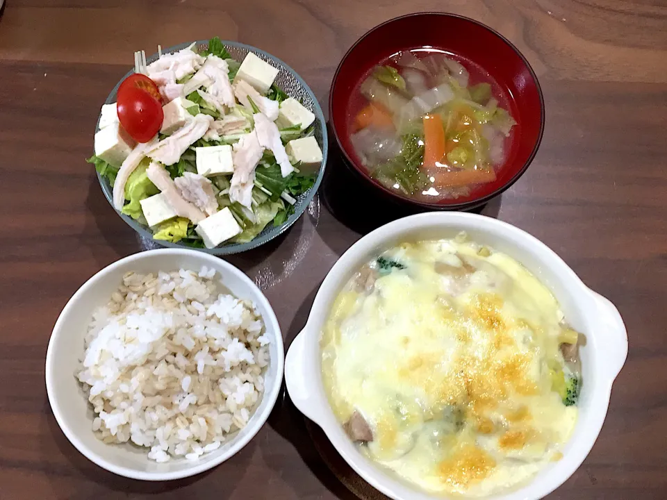 鶏肉とブロッコリーのグラタン 白菜の中華スープ 豆腐サラダ|おさむん17さん