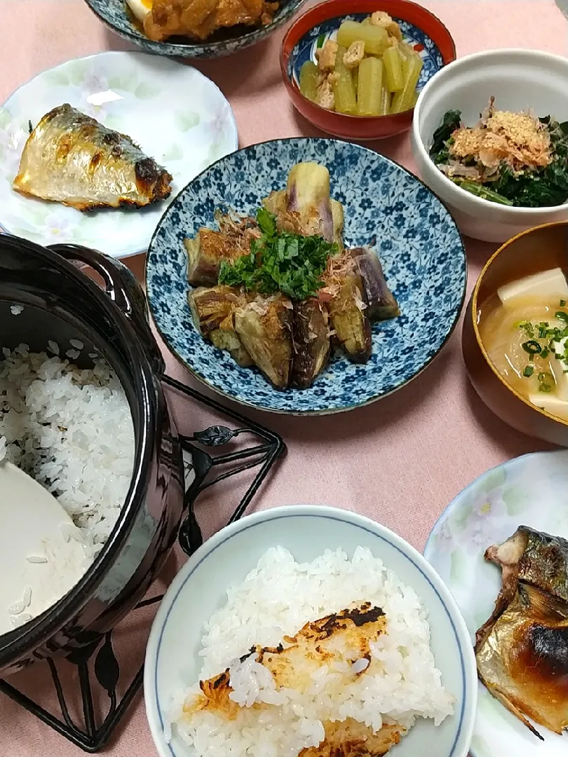 ☆今日の晩ごはん☆　焼き鯖　焼きなす　お味噌汁　炊飯土鍋で炊いたご飯|hamamaさん