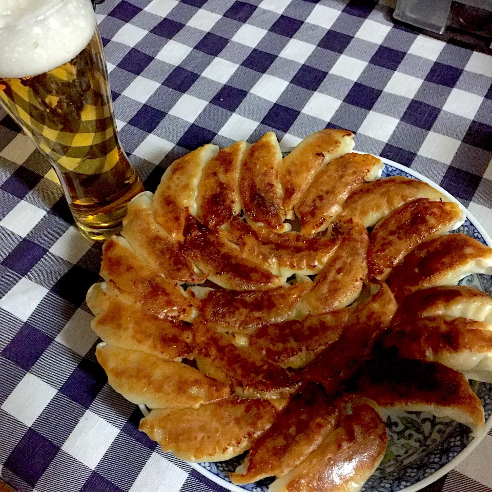 餃子とビールは最高🥟🍻|Emiさん