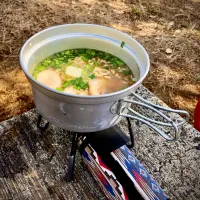 Snapdishの料理写真:山登り昼ご飯　草戸山山頂でサッポロ一番みそラーメン　三重伊勢海老出汁仕立て