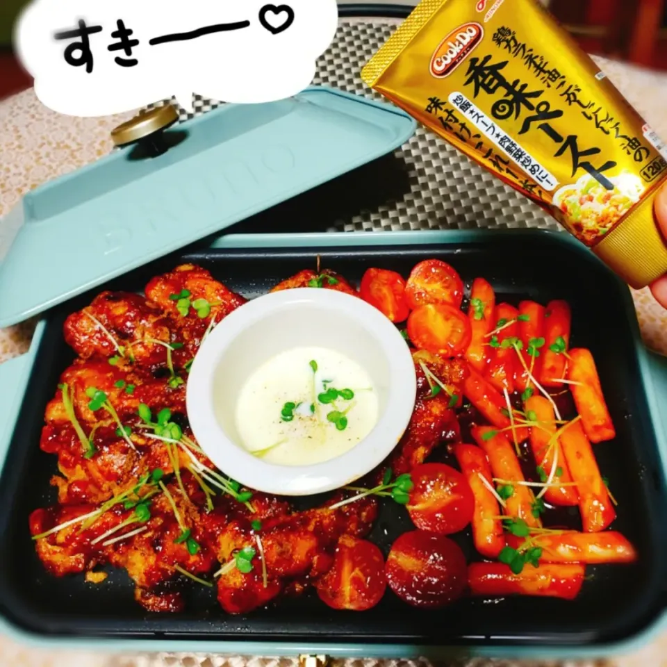 今夜は韓国グルメ対決🌶️
ヤンニョムチキンvsトッポギ
とろ～りチーズでいただきます🙏|yukaringoさん