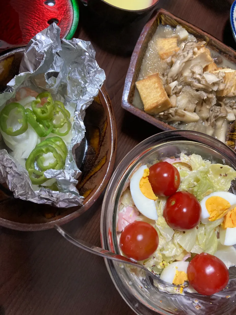 Snapdishの料理写真:2月11日晩ご飯。鮭のホイル焼き、春キャベツの洋風サラダ、厚揚げときのこのおろし煮。|あやさん