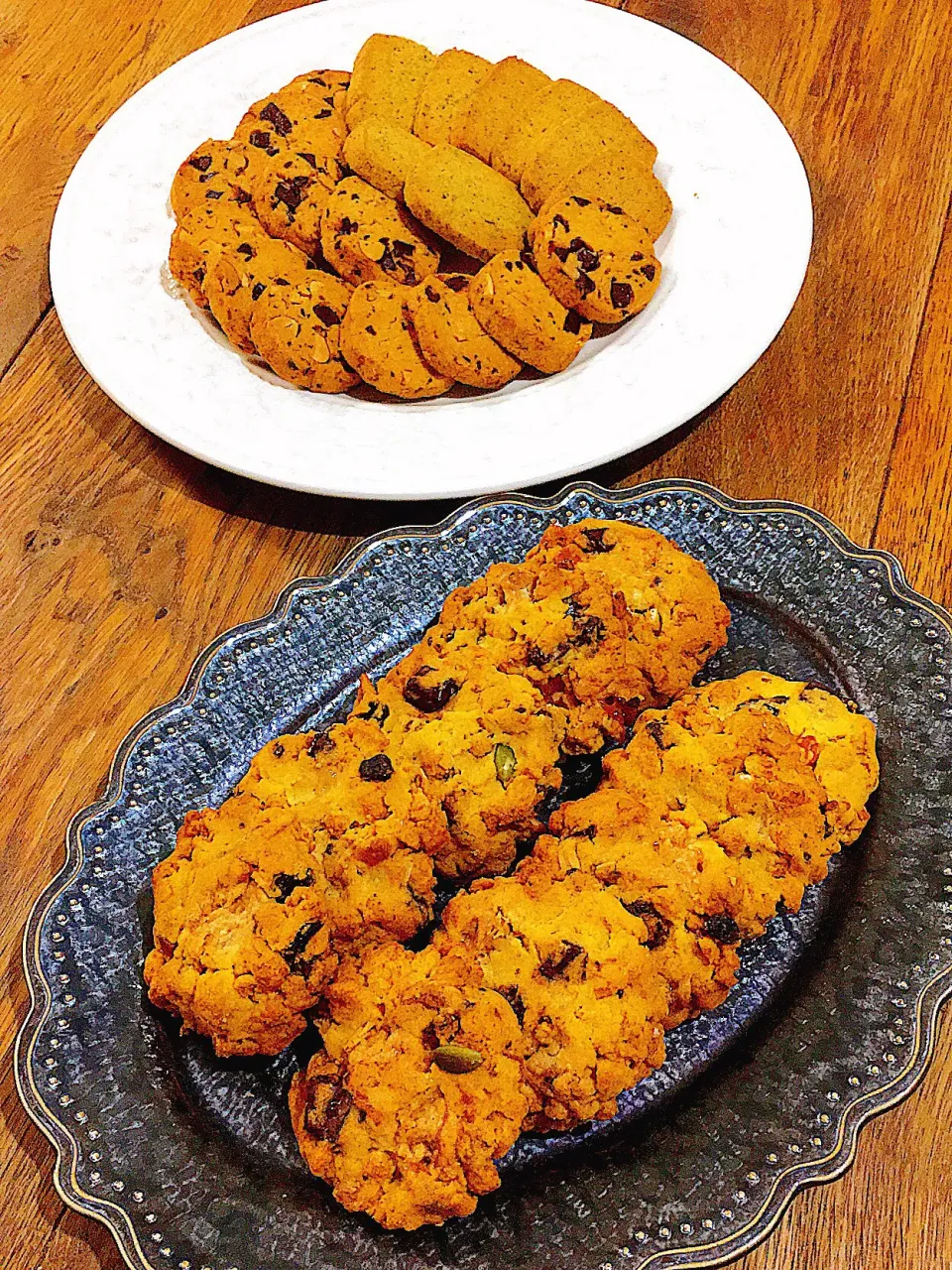 Snapdishの料理写真:きび砂糖でフルーツグラノーラとチョコのクッキー|加藤よしえさん