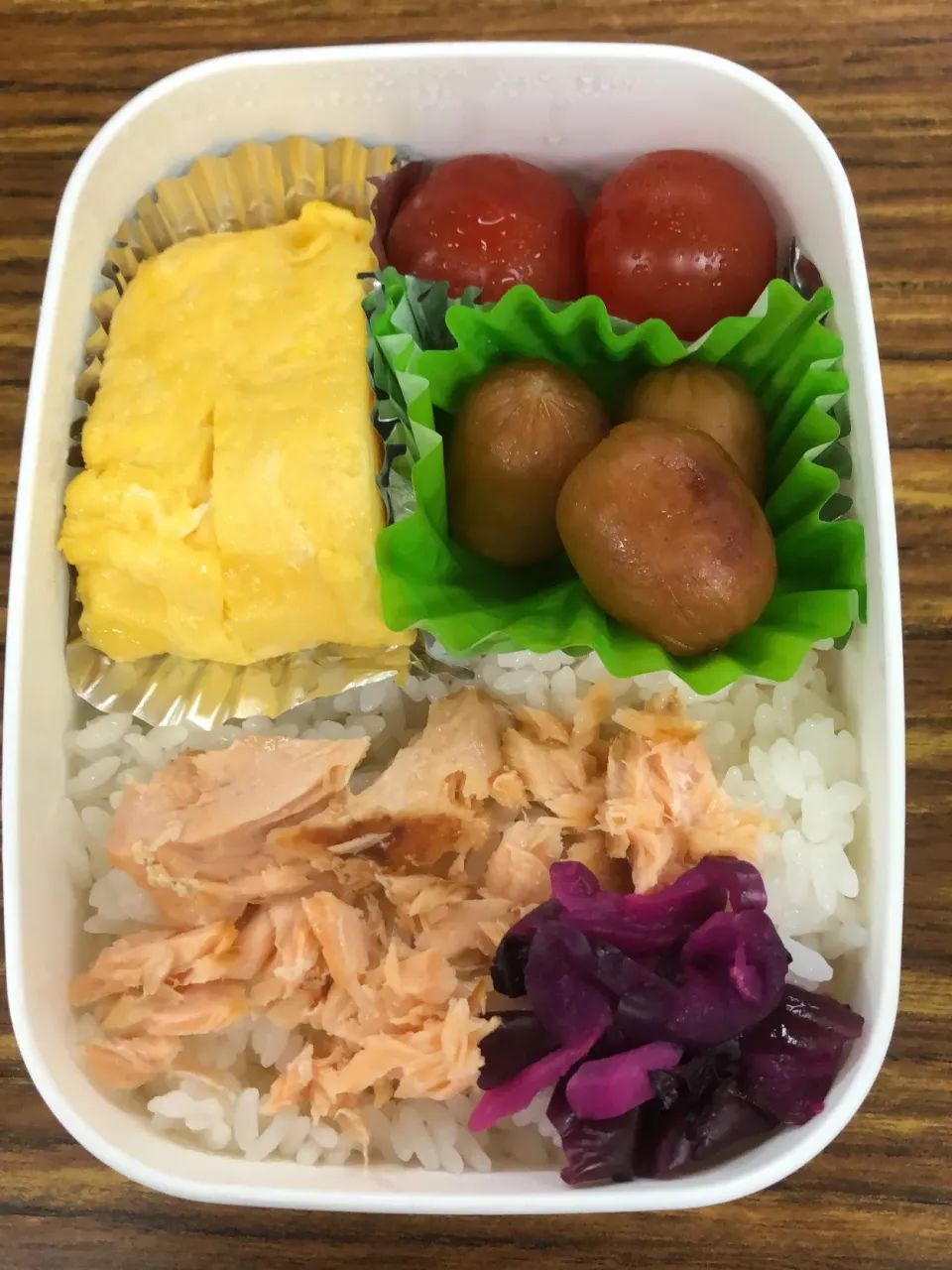 玉子焼きとシャケフレークの弁当【めし】|超絶トルーマン石6さん