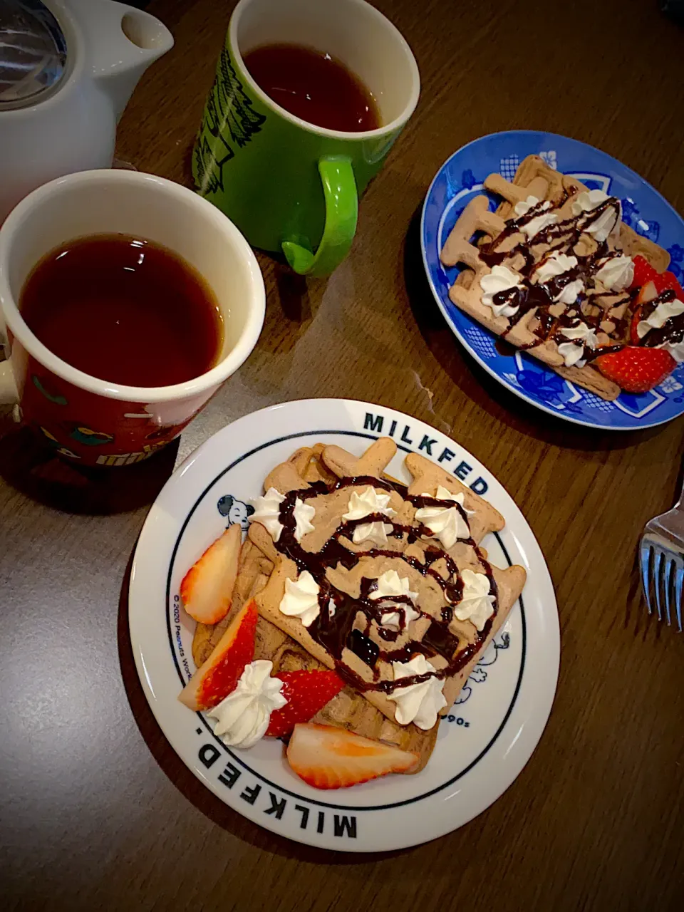 ココアワッフル　ホイップ　チョコシロップ　苺　アールグレイティ☕️|ch＊K*∀o(^^*)♪さん