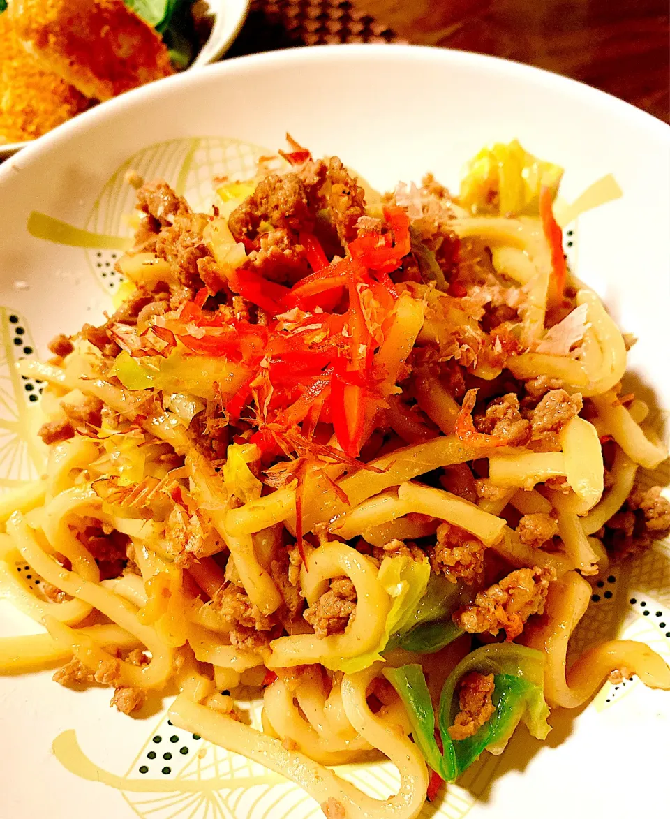 Snapdishの料理写真:豚ひき肉で焼うどん|yugeさん