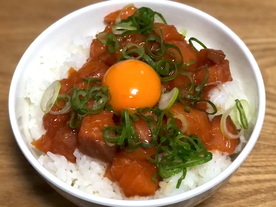 ☆サーモンユッケ丼|まぁたんさん