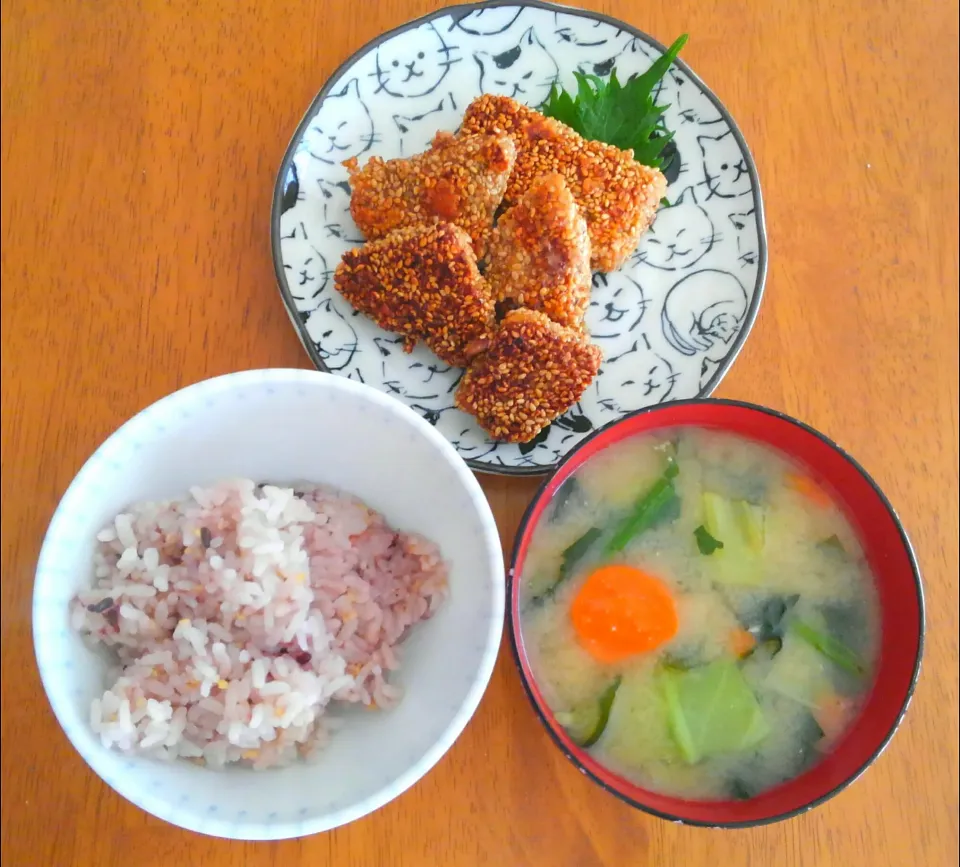 ２月６日　めかじきのゴマ揚げ　ほうれん草とにんじんのお味噌汁|いもこ。さん